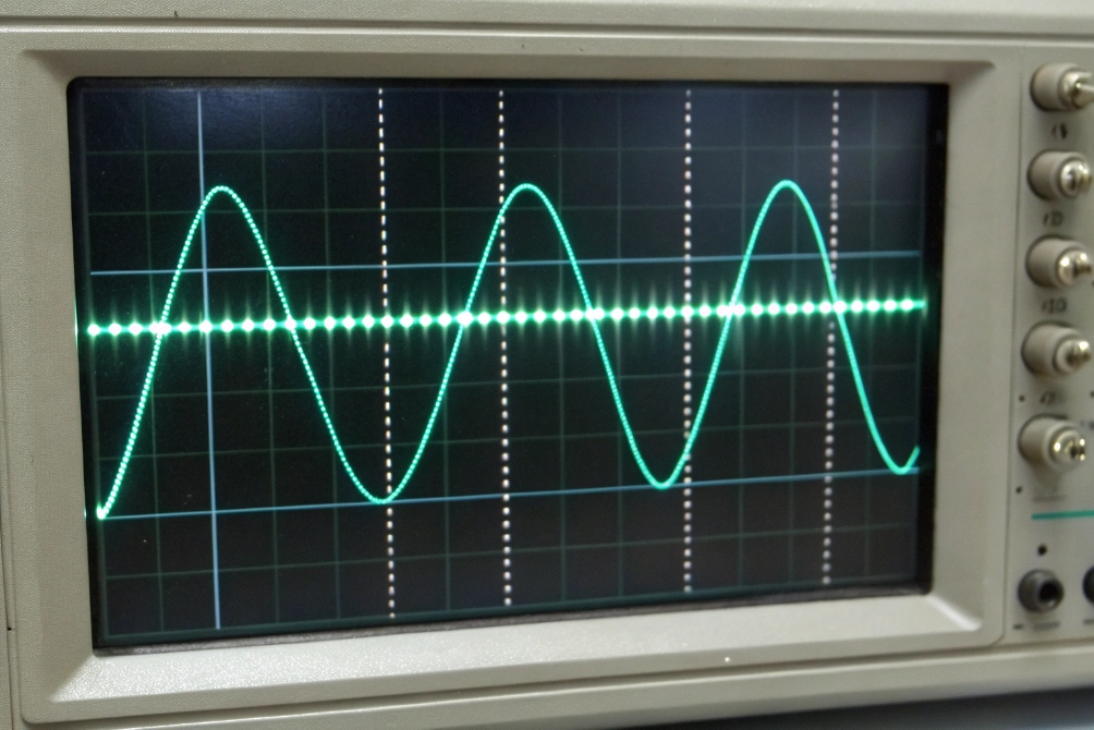 Oscilloscope display showing sampled sine wave representing digitized VoIP audio signal
